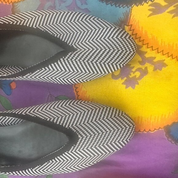 Kelly & Katie 10 womens flats black white chevron flexible point toe shoes - Picture 2 of 7